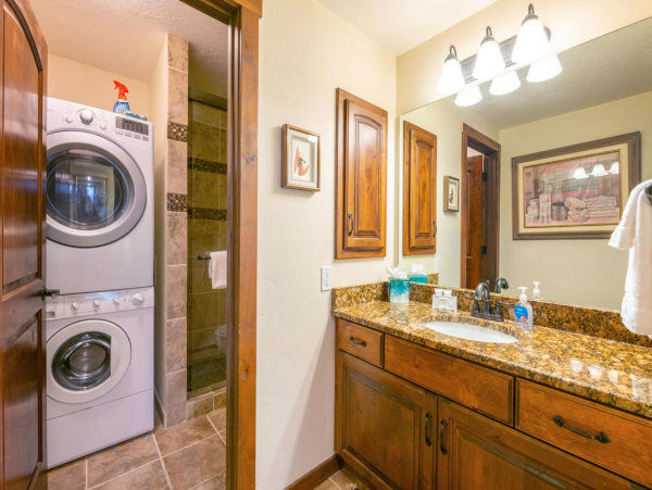 Walk to lift Vacation Condo Three Bedroom in Park City